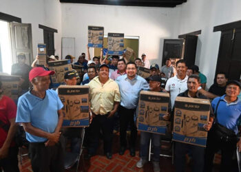 Entrega apoyos para el campo