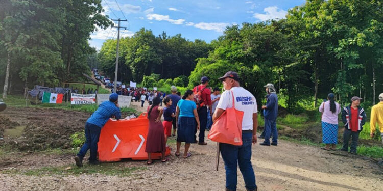 Se manifiestan en las oficinas del Tren Maya