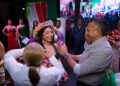 Corona a la reina de las Fiestas Patrias