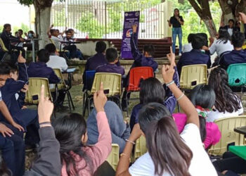 Capacitan a jóvenes sobre riesgos en internet