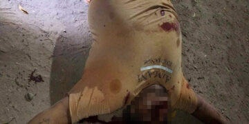 Comando armado ejecuta a tres