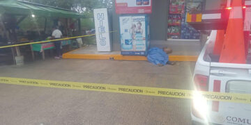 Murió afuera de una tienda