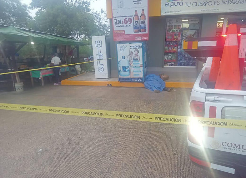 Murió afuera de una tienda