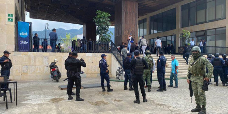 Desalojan a manifestantes