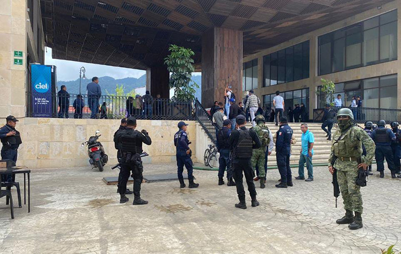 Desalojan a manifestantes