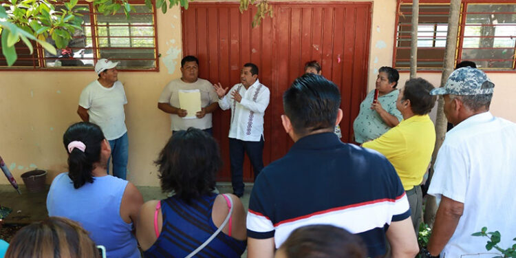 Da largas a vecinos que exigen escrituras