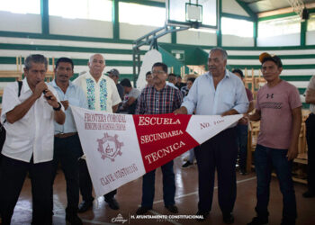 Entregan mobiliario a escuelas