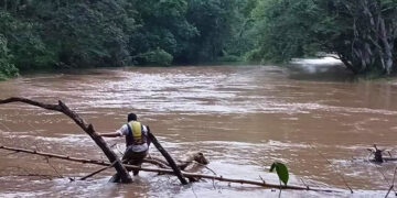Localizan cuerpo de padre que salvó a sus hijas