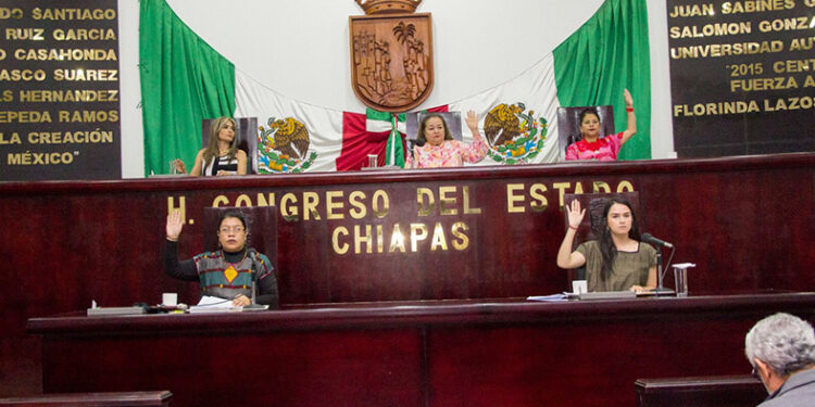 Aprueban diputados letras doradas