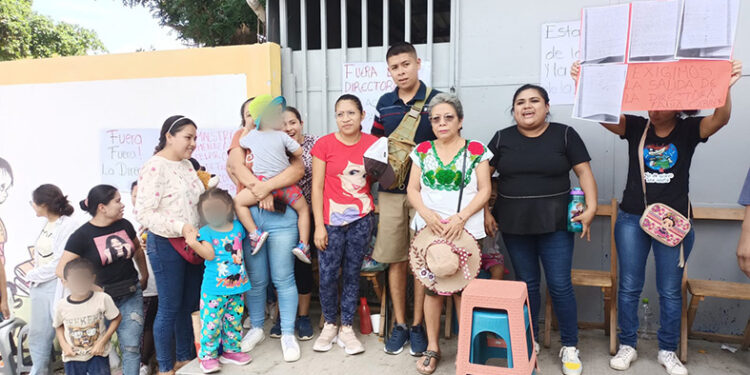 Padres de familia toman kínder