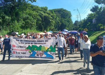 Indígenas marchan por la paz