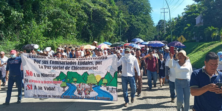 Indígenas marchan por la paz
