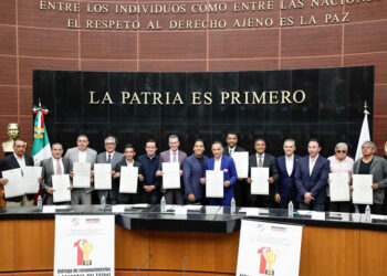 Senado reconoce a futbolistas