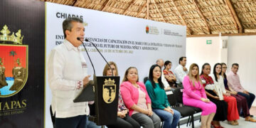 Entregó constancias de capacitación