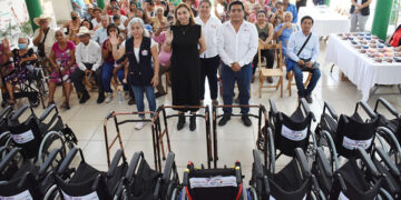 Entrega ayudas técnicas y lentes graduados