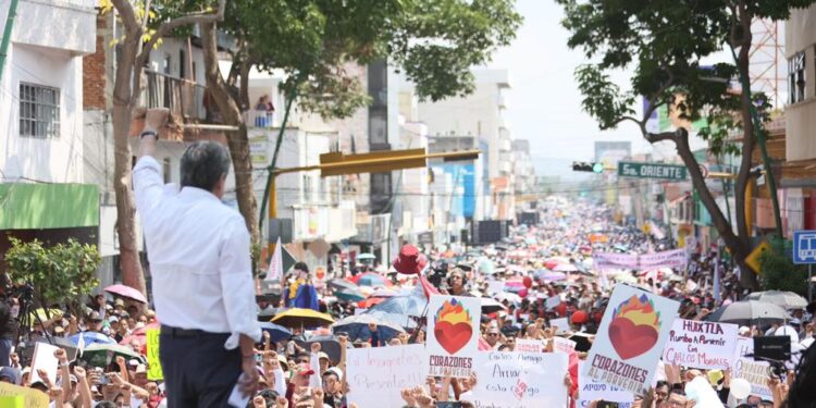 Cierra filas el pueblo entorno a Carlos Morales