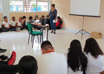 Capacitan a estudiantes en prevención de delitos