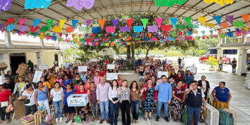 Entregó aves de traspatio