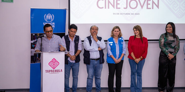 Inauguró sala de cine