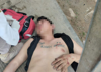 Motociclistas agreden a joven