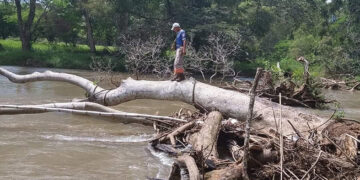Sigue desaparecido el padre que salvó a sus hijas