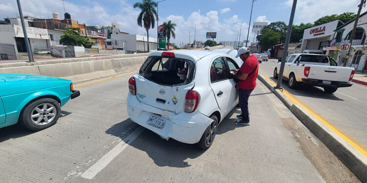 Le dio un“rempujón”