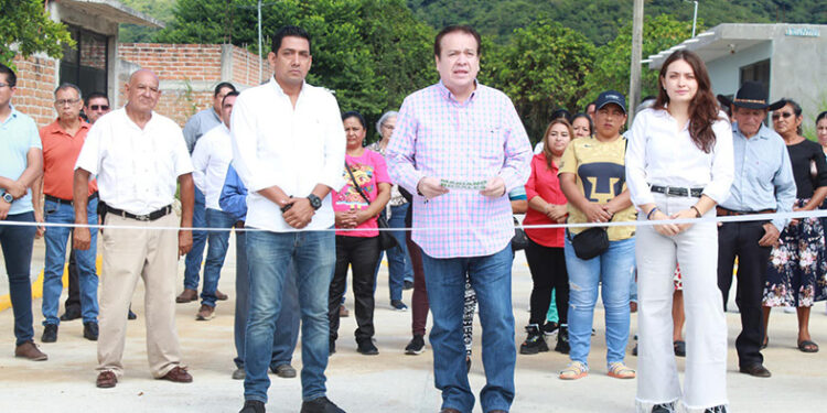 Mariano Rosales inauguró calles en Nambiyuguá