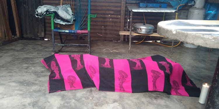 Señora escapó por la puerta falsa