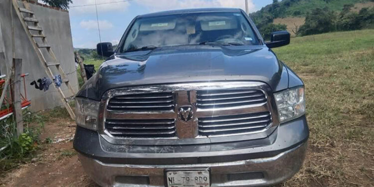 Decomisan armas y vehículos