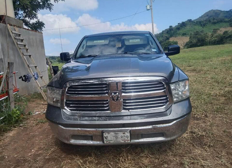 Decomisan armas y vehículos