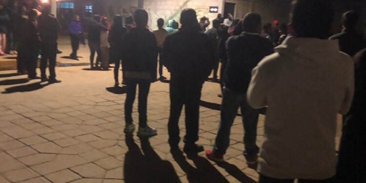 Agredió a su ex y se fue al bote