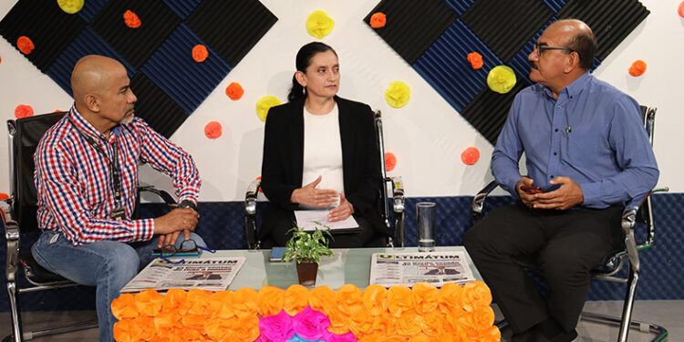 Mujeres son mayoría y ocupan menos cargos