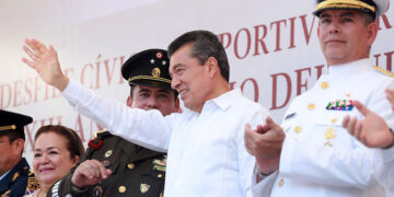 Rutilio presencia desfile de la Revolución Mexicana