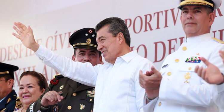 Rutilio presencia desfile de la Revolución Mexicana