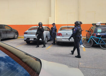 Pleito marital moviliza a policías