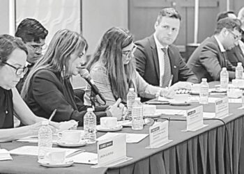 Rosy Urbina participa en reunión de evaluación