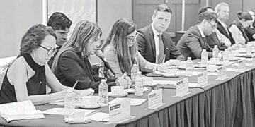 Rosy Urbina participa en reunión de evaluación