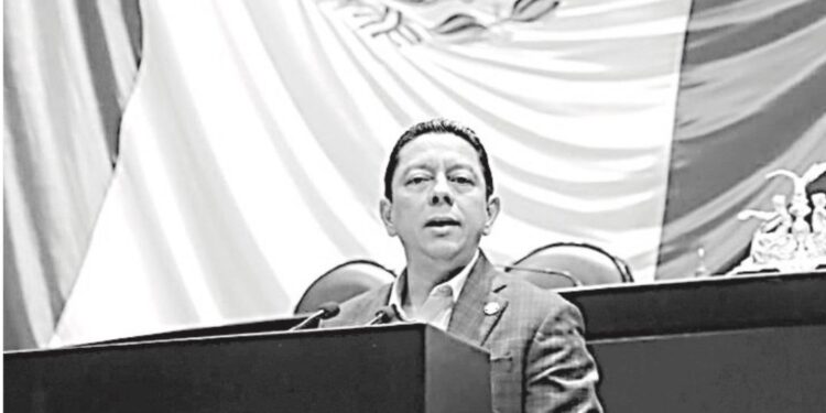 Presentó iniciativa de ley