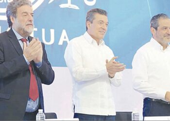 Asiste a informe de rector de la UNACH
