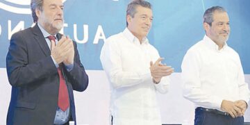 Asiste a informe de rector de la UNACH