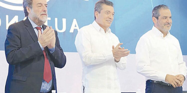 Asiste a informe de rector de la UNACH