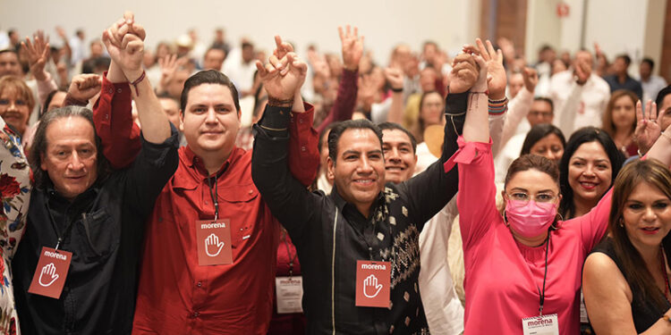 Se reúne con el consejo estatal de Morena