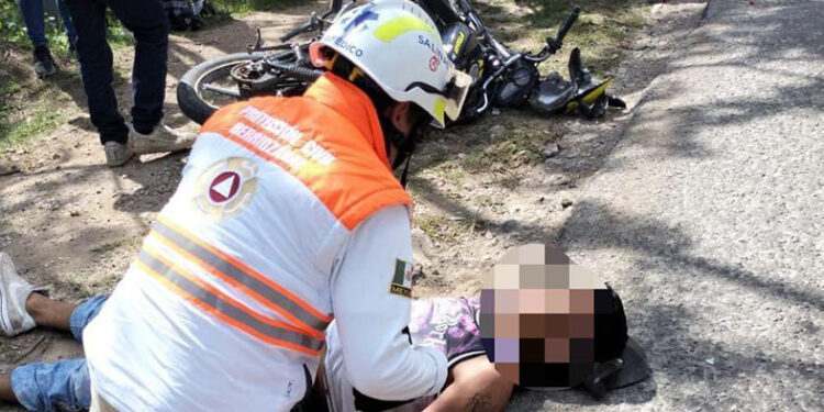 Se estrellaron detrás de un coche