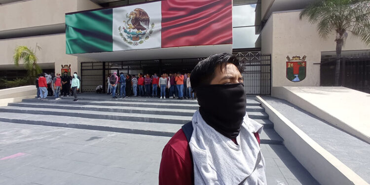 Por vándalos, los gasean