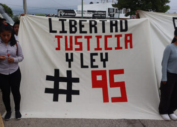 Toman normalistas la FGR