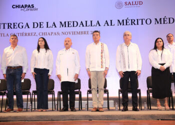 Entrega la Medalla al Mérito Médico Chiapas 2023
