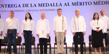 Entrega la Medalla al Mérito Médico Chiapas 2023