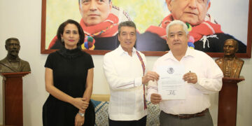 Toma protesta a nuevos titulares