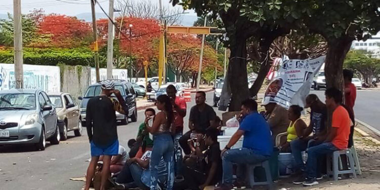 Autoridades de Tuxtla les brindan apoyo