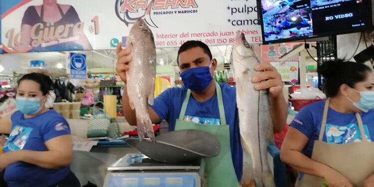 Afecta la pesca y venta de productos de mar